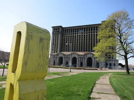 Die ehemalige Michigan Train Station an einem sonnigen Tag